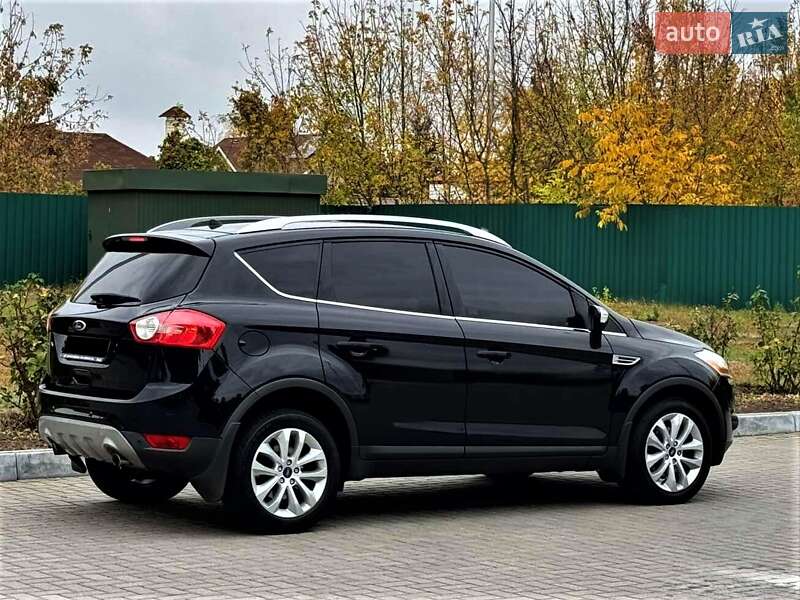 Позашляховик / Кросовер Ford Kuga 2012 в 