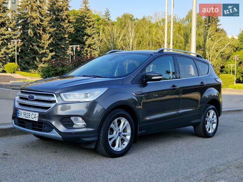 Внедорожник / Кроссовер Ford Kuga 2017 в 