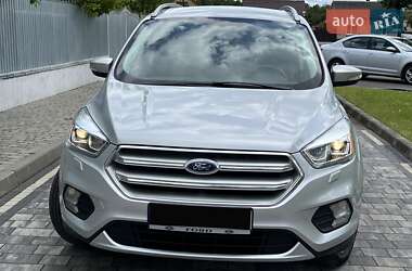 Внедорожник / Кроссовер Ford Kuga 2016 в 