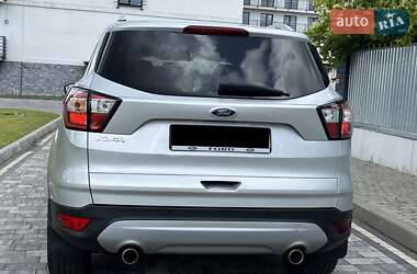 Внедорожник / Кроссовер Ford Kuga 2016 в 