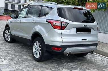 Внедорожник / Кроссовер Ford Kuga 2016 в 