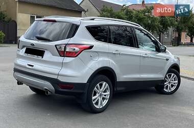 Внедорожник / Кроссовер Ford Kuga 2016 в 