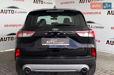 Позашляховик / Кросовер Ford Kuga 2021 в 