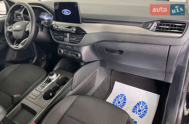 Позашляховик / Кросовер Ford Kuga 2021 в 