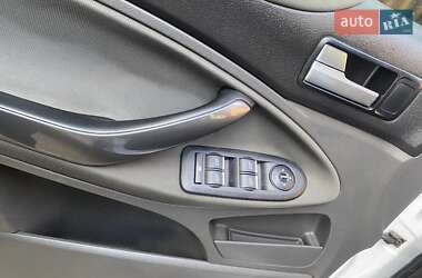 Внедорожник / Кроссовер Ford Kuga 2011 в 