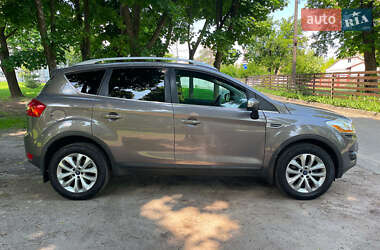 Позашляховик / Кросовер Ford Kuga 2012 в 