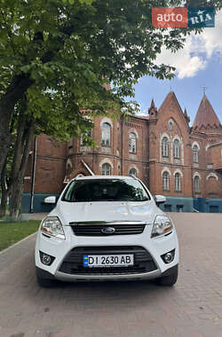 Позашляховик / Кросовер Ford Kuga 2012 в 