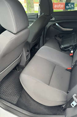 Позашляховик / Кросовер Ford Kuga 2012 в 
