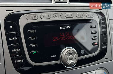 Позашляховик / Кросовер Ford Kuga 2011 в 
