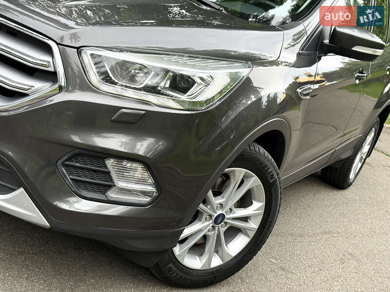 Внедорожник / Кроссовер Ford Kuga 2019 в Киеве