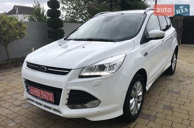 Позашляховик / Кросовер Ford Kuga 2016 в 