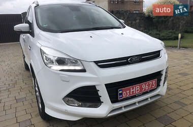 Позашляховик / Кросовер Ford Kuga 2016 в 