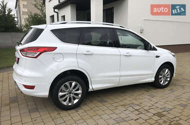 Позашляховик / Кросовер Ford Kuga 2016 в 