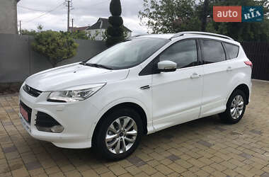 Позашляховик / Кросовер Ford Kuga 2016 в 