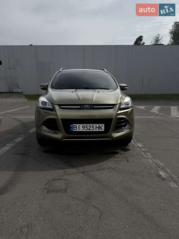 Внедорожник / Кроссовер Ford Kuga 2015 в 