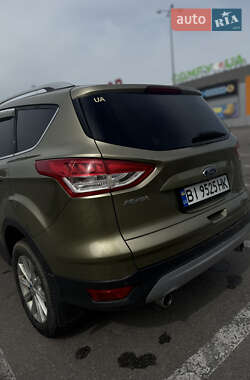 Внедорожник / Кроссовер Ford Kuga 2015 в 