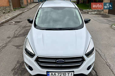 Внедорожник / Кроссовер Ford Kuga 2017 в 