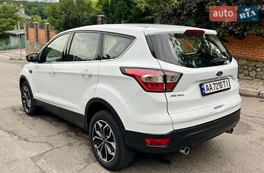 Внедорожник / Кроссовер Ford Kuga 2017 в 