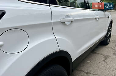Внедорожник / Кроссовер Ford Kuga 2017 в 
