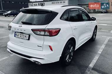 Позашляховик / Кросовер Ford Kuga 2021 в 