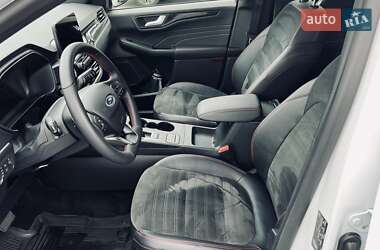 Позашляховик / Кросовер Ford Kuga 2021 в 