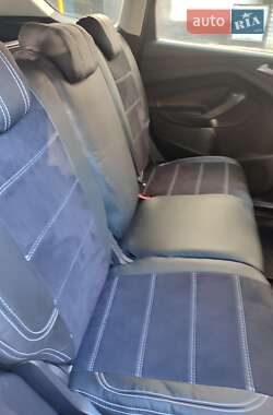 Позашляховик / Кросовер Ford Kuga 2013 в 