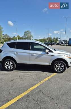 Позашляховик / Кросовер Ford Kuga 2011 в Києві