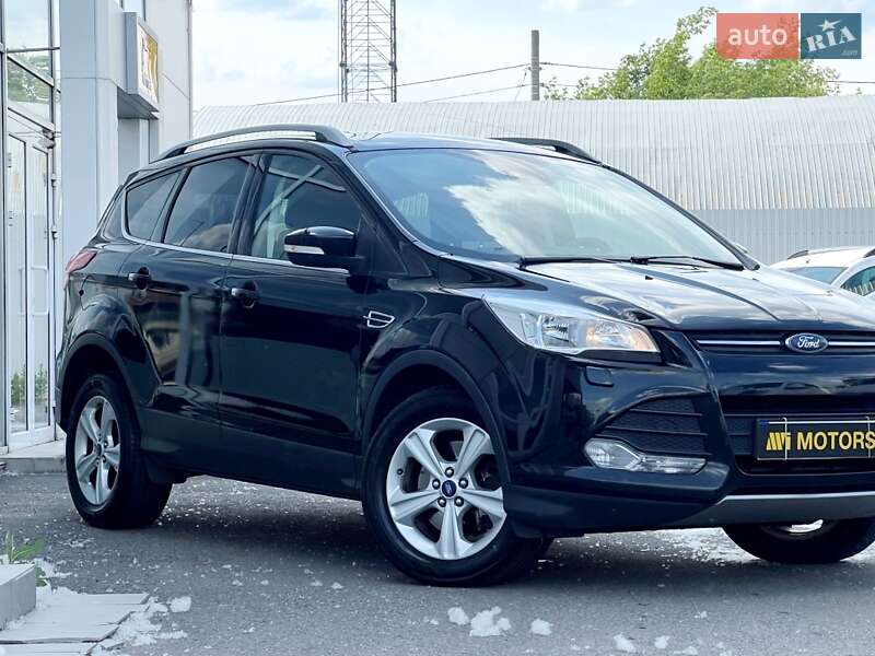 Позашляховик / Кросовер Ford Kuga 2016 в 
