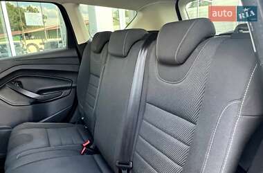 Позашляховик / Кросовер Ford Kuga 2016 в 