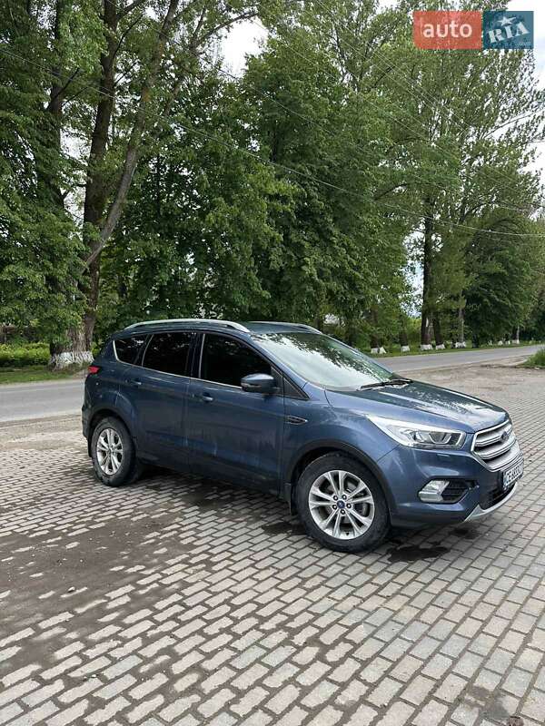 Позашляховик / Кросовер Ford Kuga 2019 в Чернівцях
