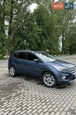 Внедорожник / Кроссовер Ford Kuga 2019 в 