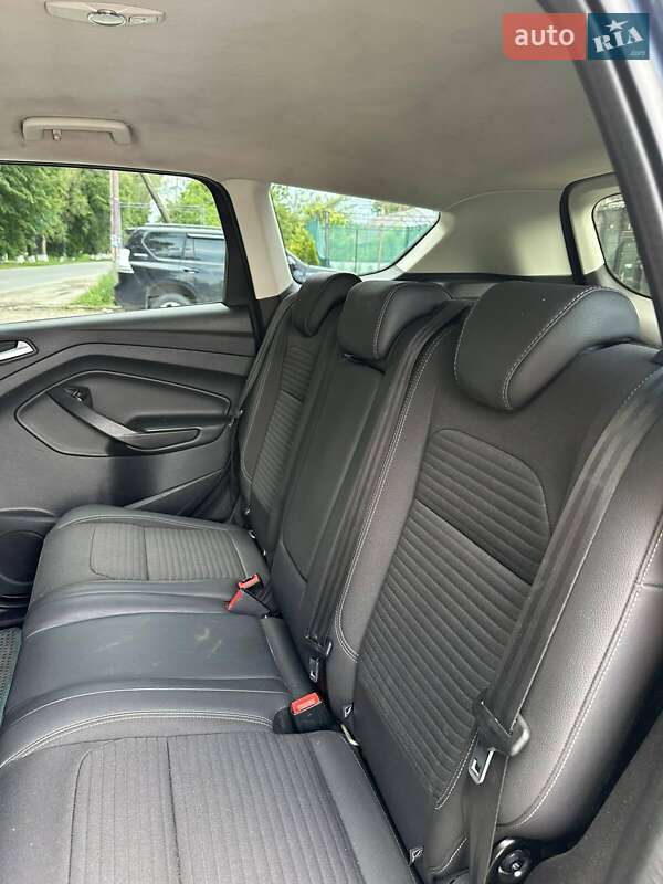 Позашляховик / Кросовер Ford Kuga 2019 в Чернівцях
