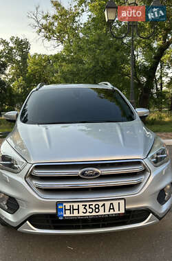 Внедорожник / Кроссовер Ford Kuga 2017 в 