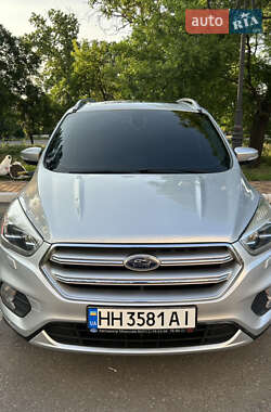 Внедорожник / Кроссовер Ford Kuga 2017 в 