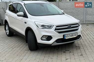 Внедорожник / Кроссовер Ford Kuga 2019 в 