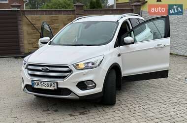 Внедорожник / Кроссовер Ford Kuga 2019 в 