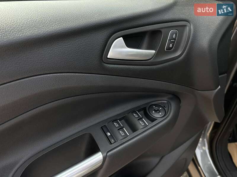 Позашляховик / Кросовер Ford Kuga 2019 в Дніпрі