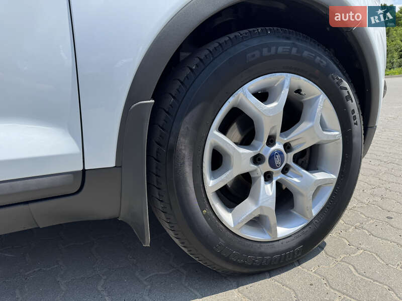 Внедорожник / Кроссовер Ford Kuga 2010 в Надворной