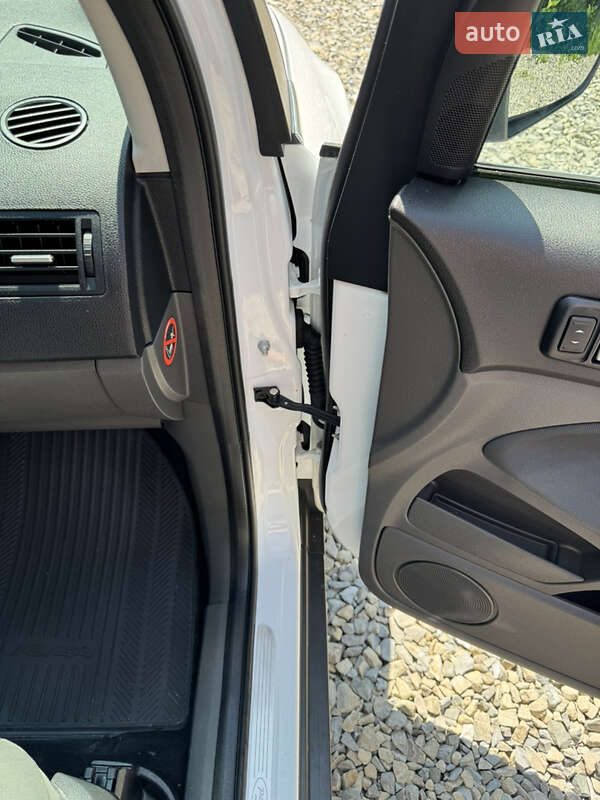 Внедорожник / Кроссовер Ford Kuga 2010 в Надворной