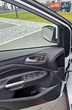 Внедорожник / Кроссовер Ford Kuga 2019 в 
