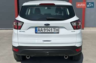 Внедорожник / Кроссовер Ford Kuga 2017 в 