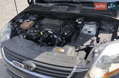 Внедорожник / Кроссовер Ford Kuga 2011 в 