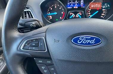 Внедорожник / Кроссовер Ford Kuga 2019 в 