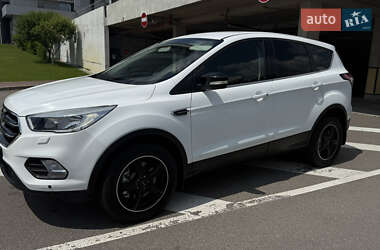 Позашляховик / Кросовер Ford Kuga 2017 в Боярці