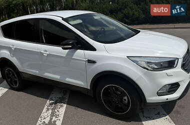 Внедорожник / Кроссовер Ford Kuga 2017 в 