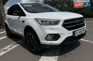 Внедорожник / Кроссовер Ford Kuga 2017 в 