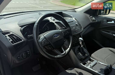 Внедорожник / Кроссовер Ford Kuga 2017 в 
