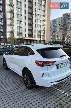 Позашляховик / Кросовер Ford Kuga 2021 в 