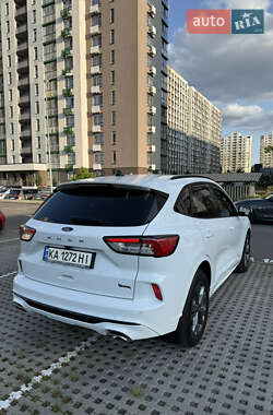 Позашляховик / Кросовер Ford Kuga 2021 в 