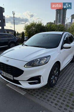 Позашляховик / Кросовер Ford Kuga 2021 в 